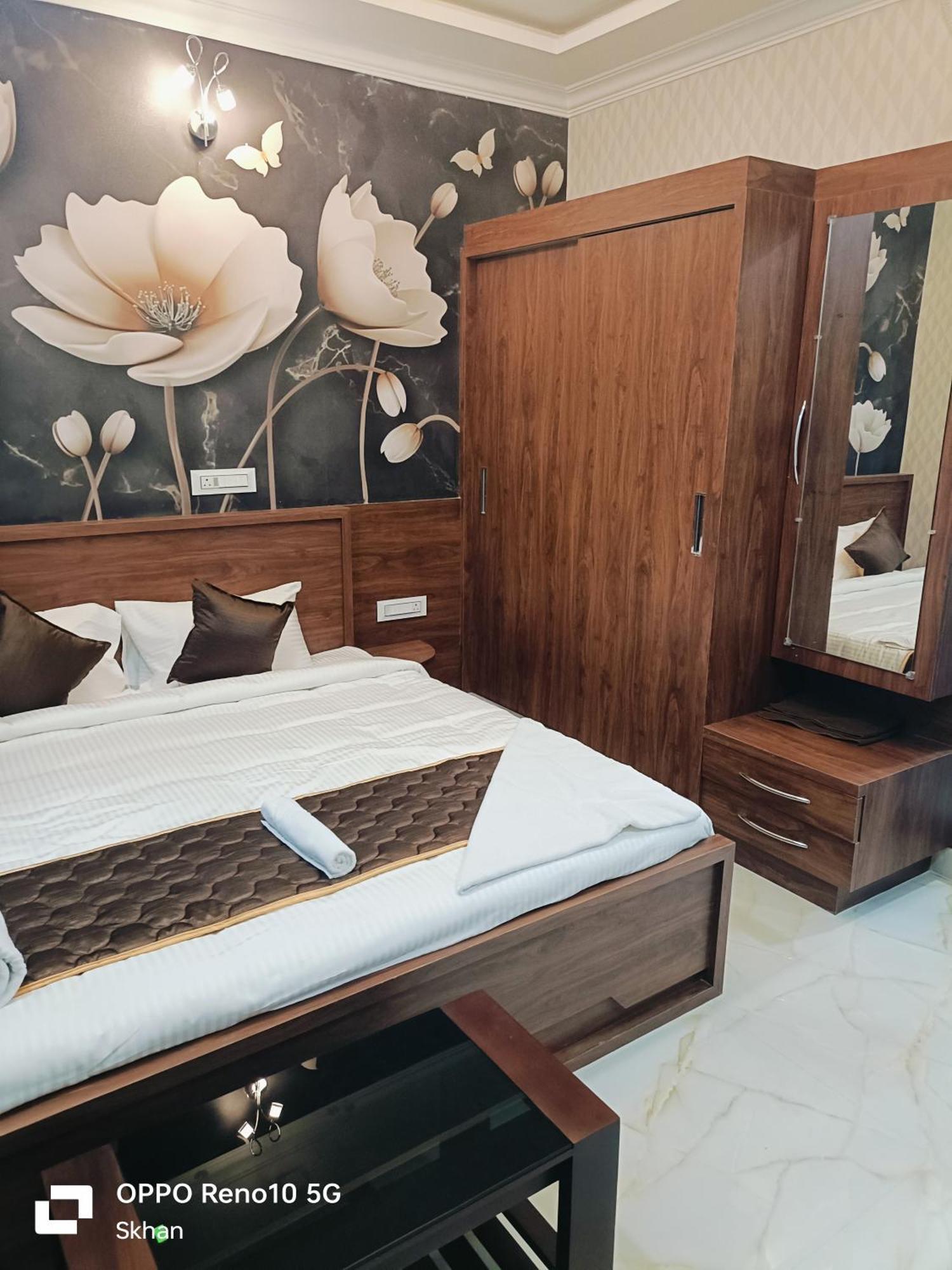 Golden Residency Otel Kushālnagar Dış mekan fotoğraf
